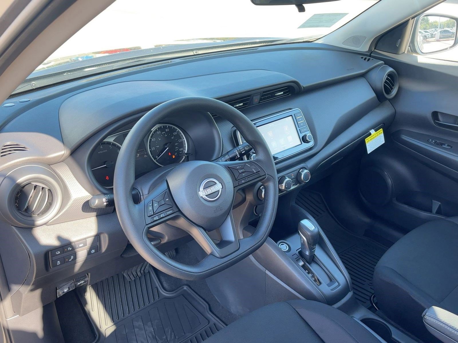 2025 Nissan Kicks Play S photo 4