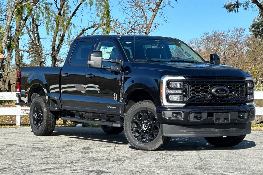 2025 Ford F-250 photo 2