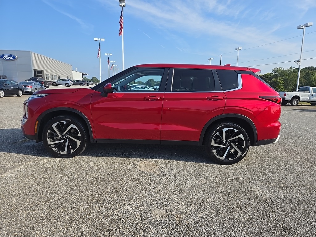 2024 Mitsubishi Outlander SE photo 8