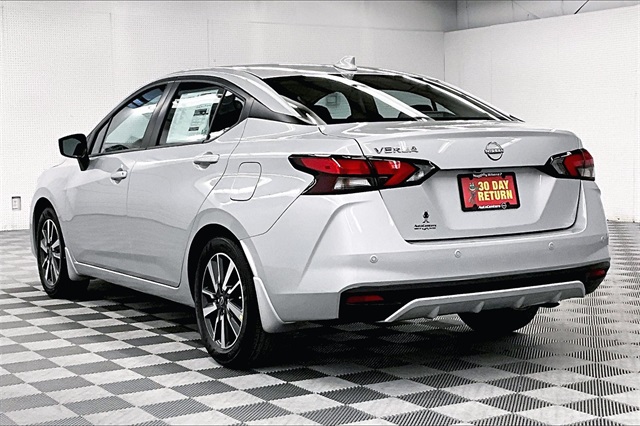 2025 Nissan Versa 1.6 SV photo 3