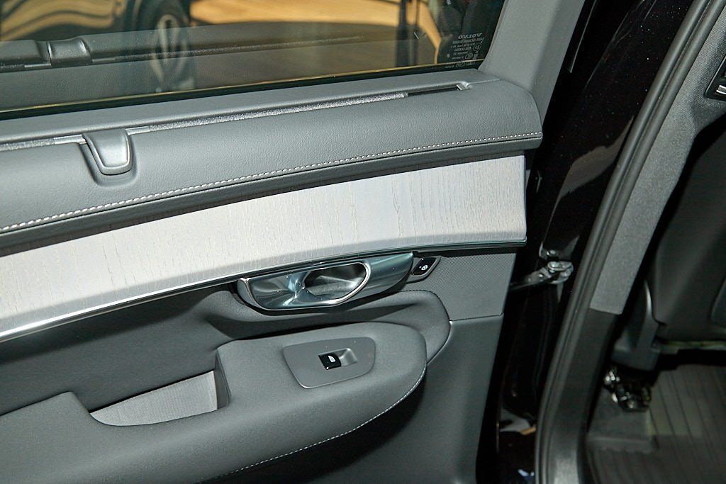 2026 VOLVO XC90 - Image 12