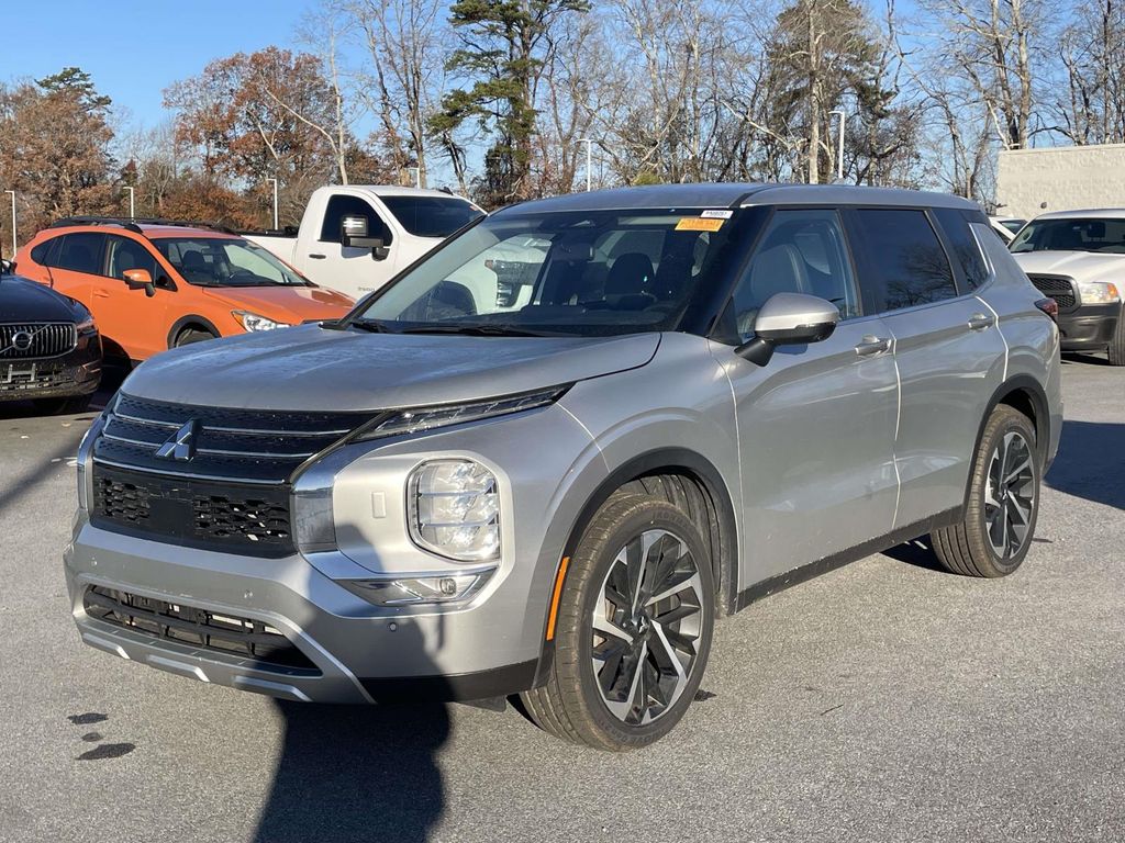 2023 Mitsubishi Outlander SE Black Edition photo 2