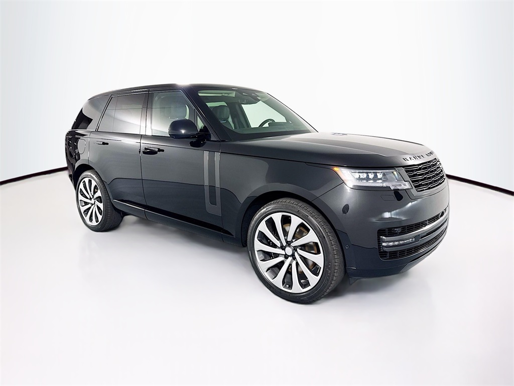 2025 Land Rover Range Rover SE photo 3