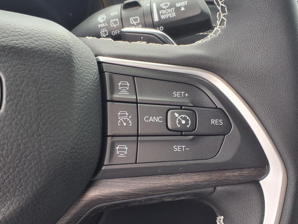 2025 Jeep Grand Cherokee Limited photo 8