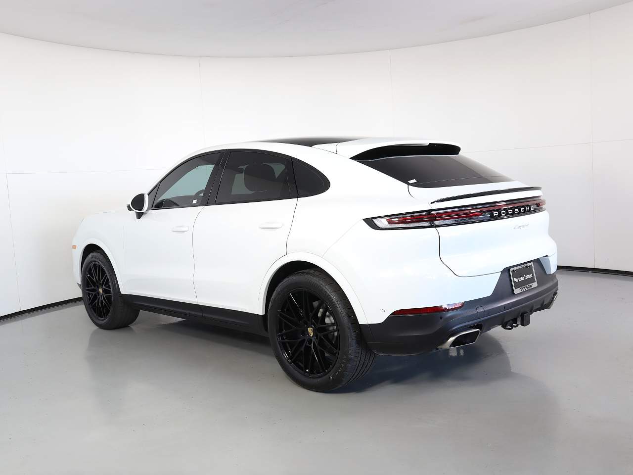 2024 Porsche Cayenne Coupe photo 2