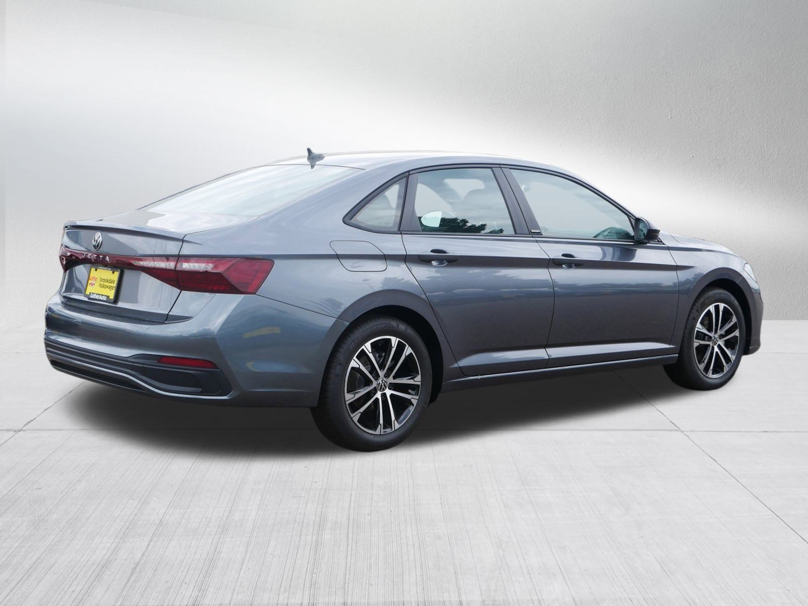 2025 Volkswagen Jetta Sport photo 3