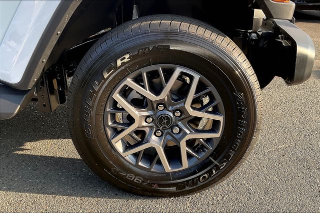 2025 Jeep Wrangler Sahara photo 11