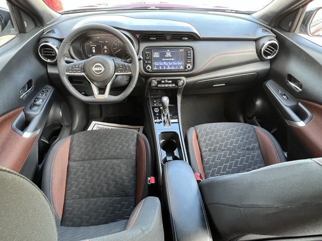 2023 Nissan Kicks SR photo 16