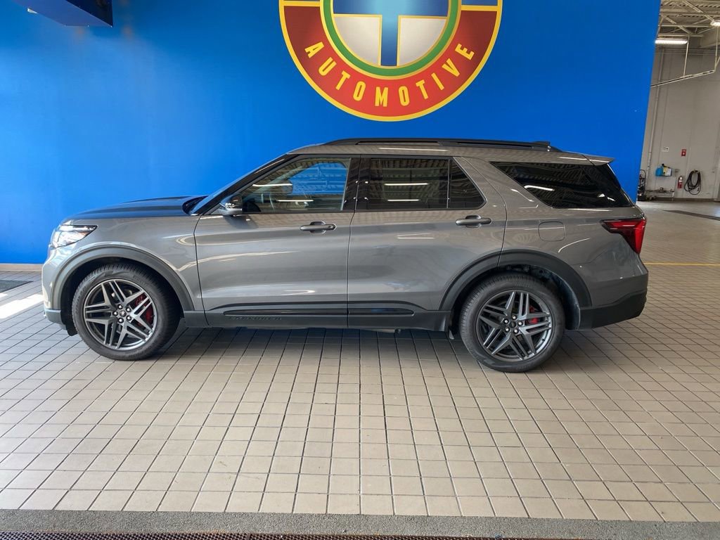 2025 Ford Explorer ST photo 18