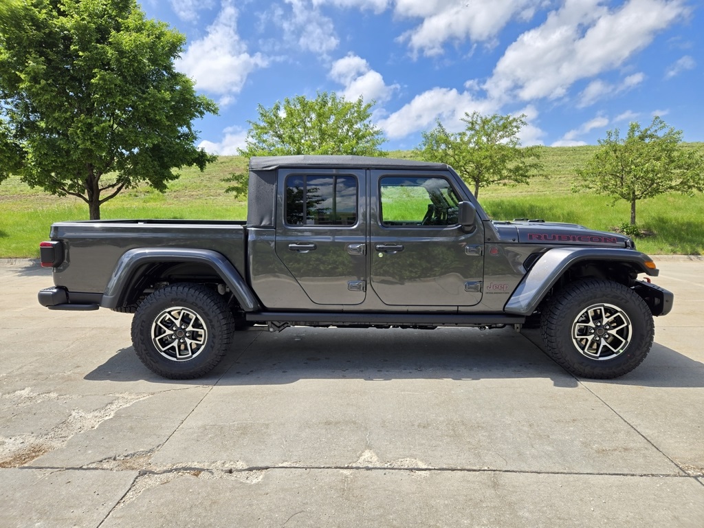 2025 Jeep Gladiator Rubicon photo 2