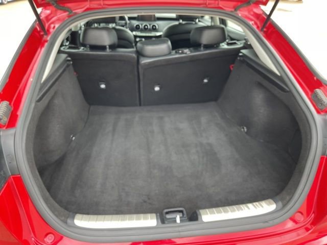 2019 Kia Stinger Premium photo 9
