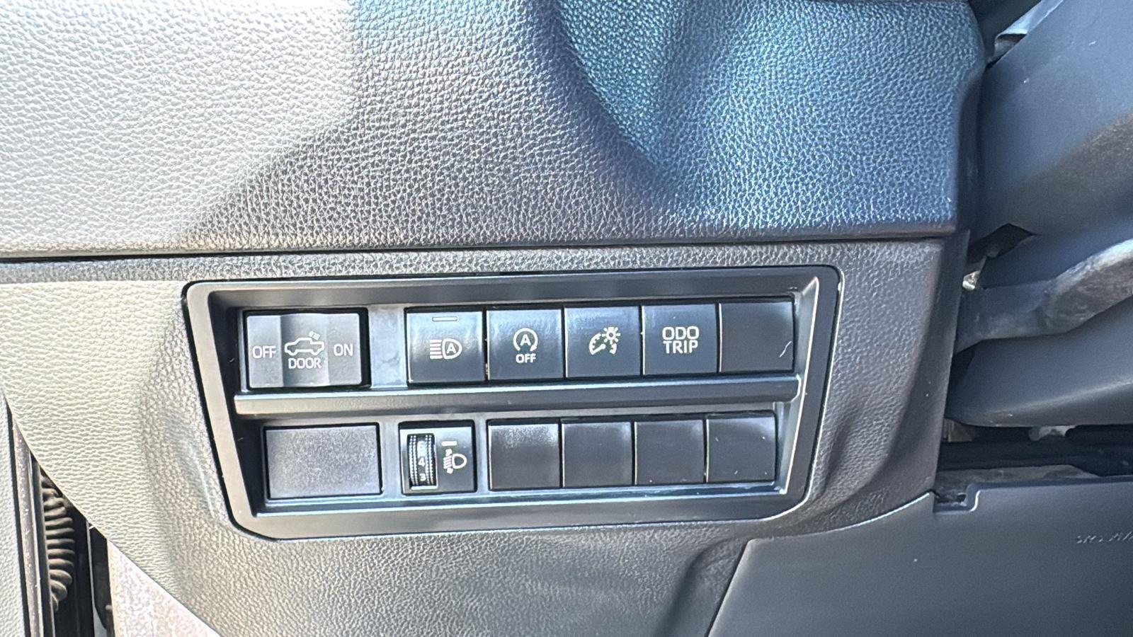 2022 Toyota Tundra SR5 CrewMax photo 12