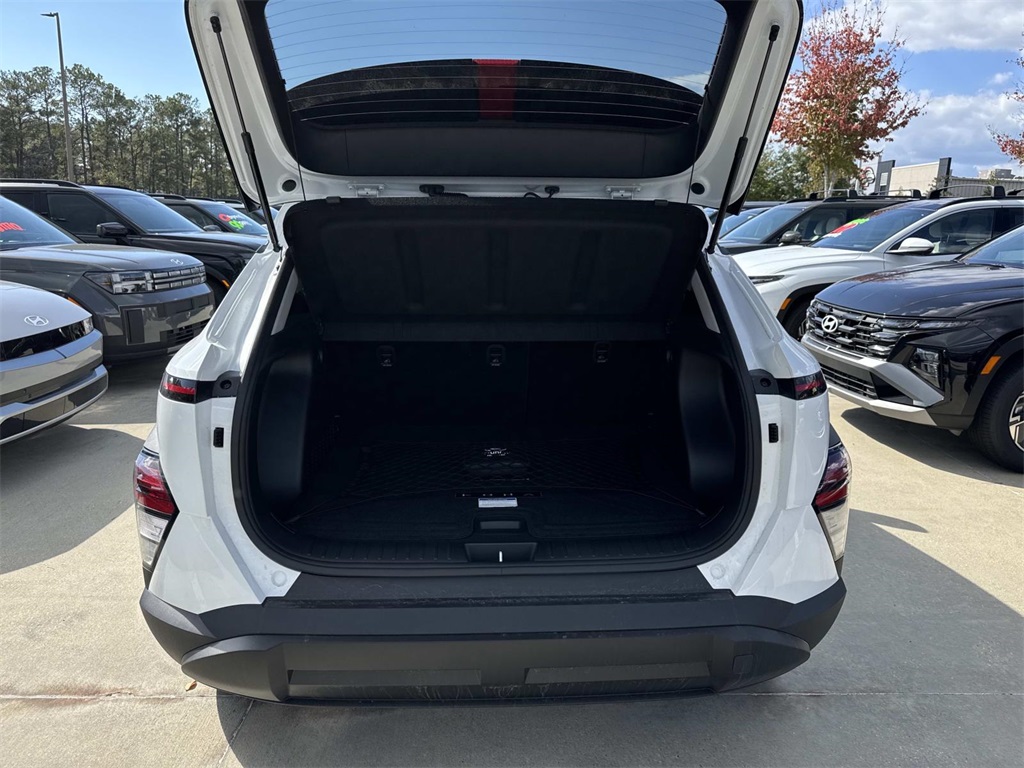 2026 Hyundai Kona SEL photo 4