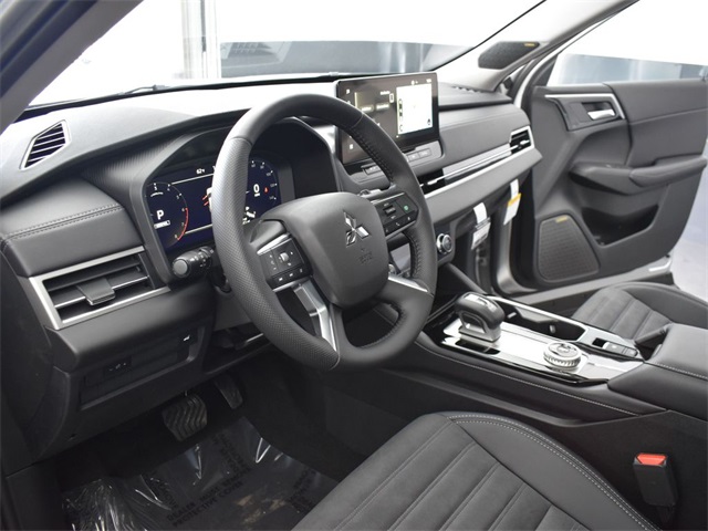 2025 Mitsubishi Outlander SE photo 4