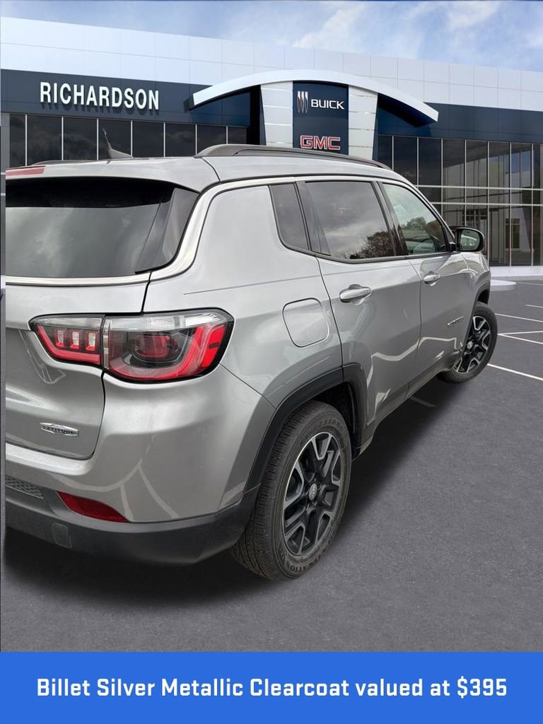 2022 Jeep Compass Latitude photo 3