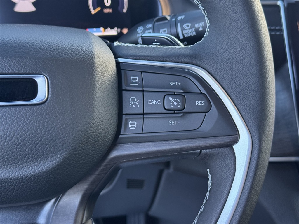 2025 Jeep Grand Cherokee Limited photo 15