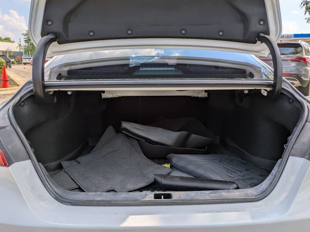 2018 Toyota Camry SE photo 21