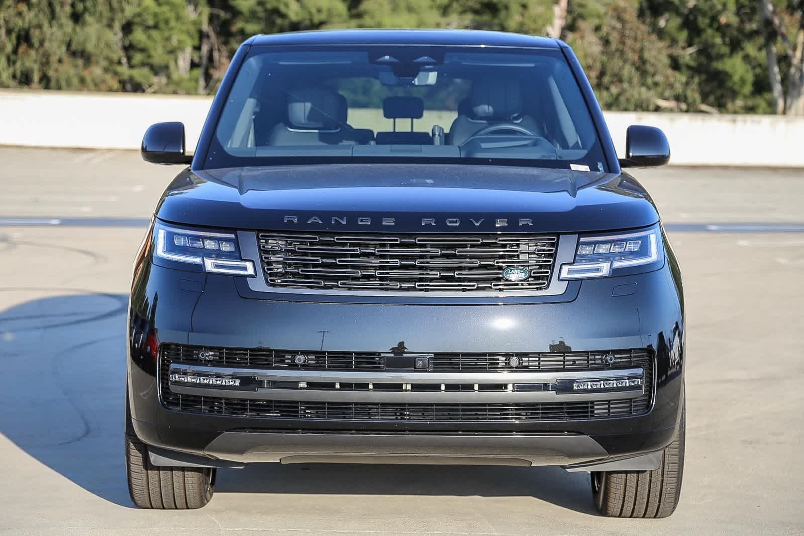 2025 Land Rover Range Rover SE photo 2