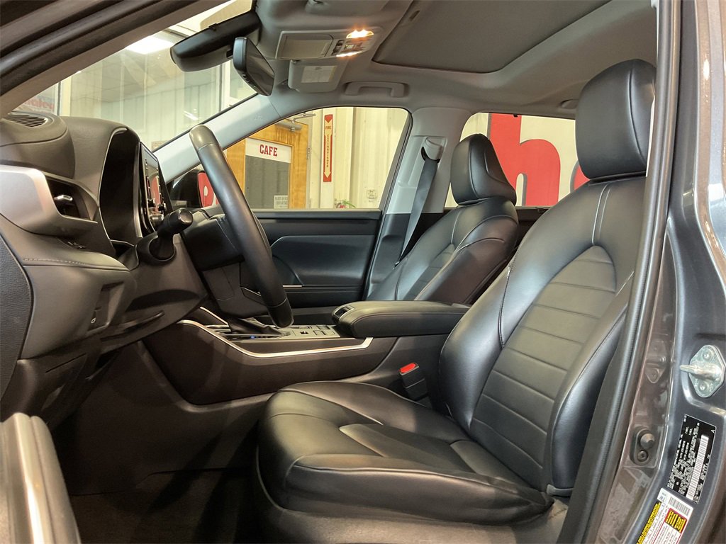 2022 Toyota Highlander XLE photo 11