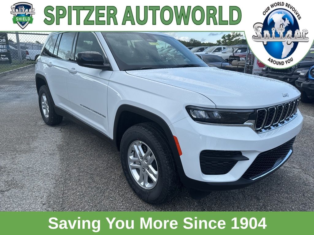 2025 Jeep Grand Cherokee Laredo photo 3