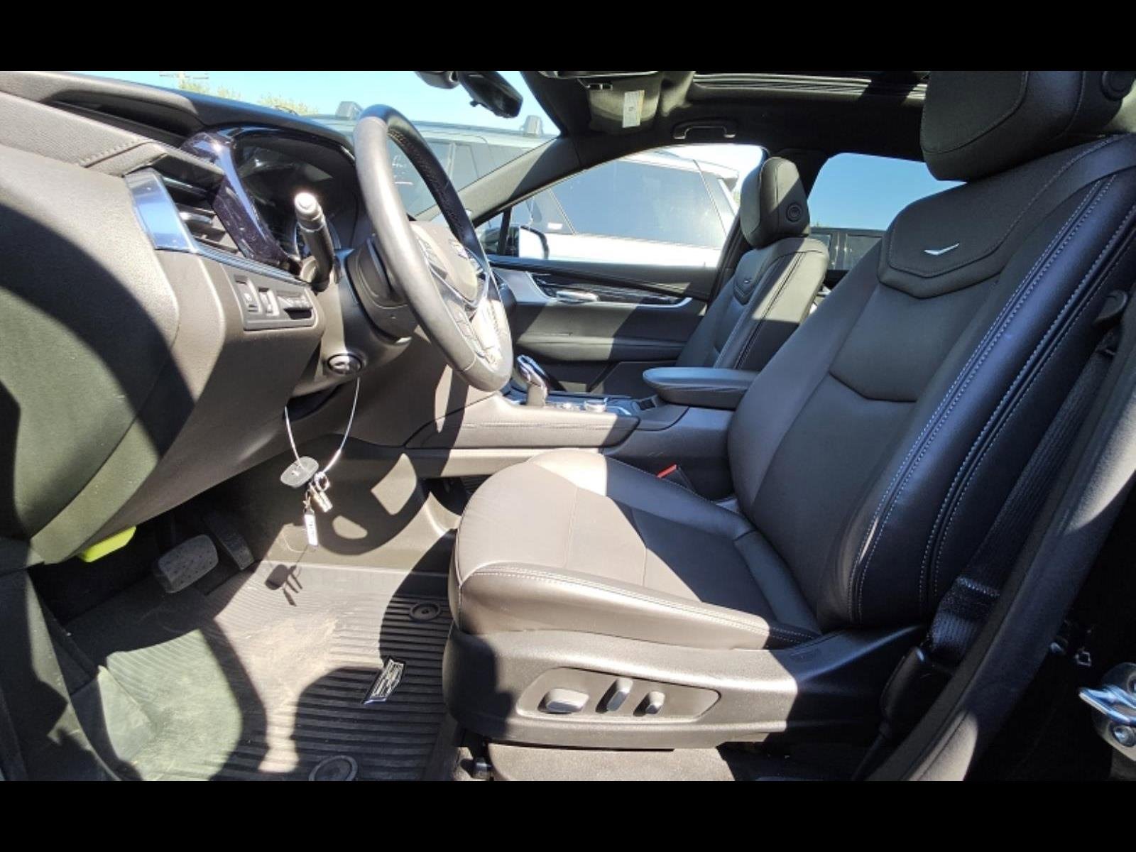 2025 Cadillac XT5 Premium Luxury photo 2