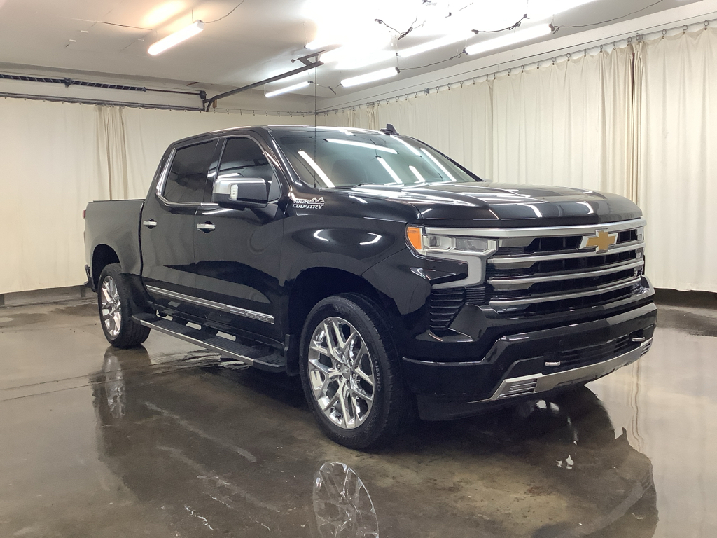 2023 Chevrolet Silverado 1500 High Country photo 3