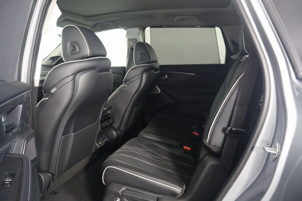2026 Acura MDX SH-AWD Advance photo 6