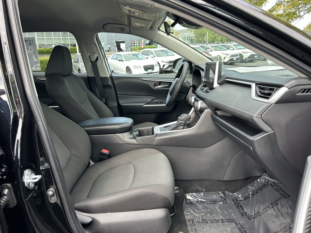 2024 Toyota RAV4 XLE photo 23