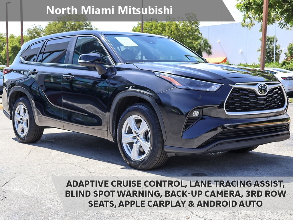 2024 Toyota Highlander LE's photo