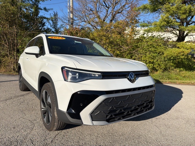 2025 Volkswagen Taos SE photo 3