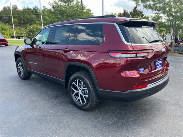 2025 Jeep Grand Cherokee Limited photo 3