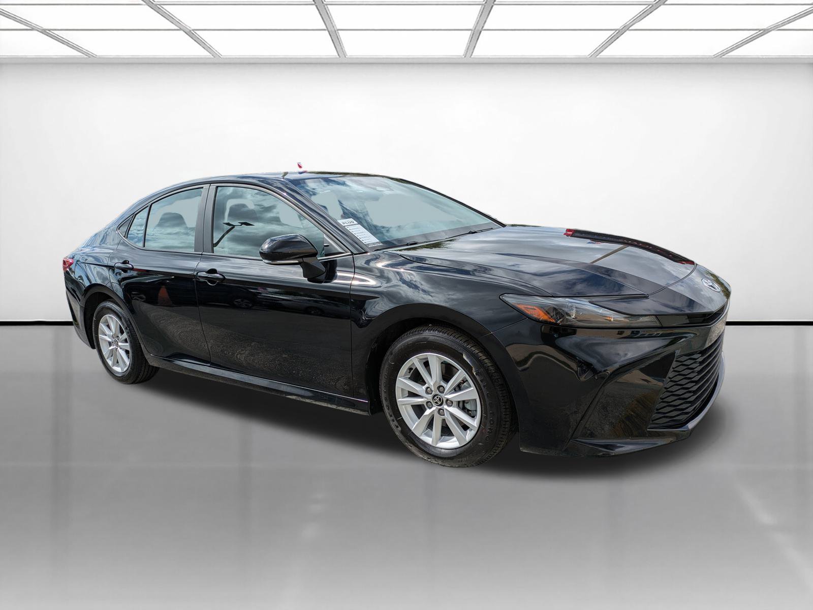 2025 Toyota Camry LE's photo