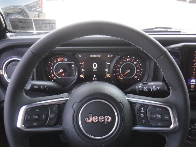 2025 Jeep Wrangler Sahara photo 29