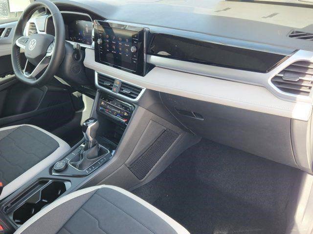 2025 Volkswagen Taos SE photo 14