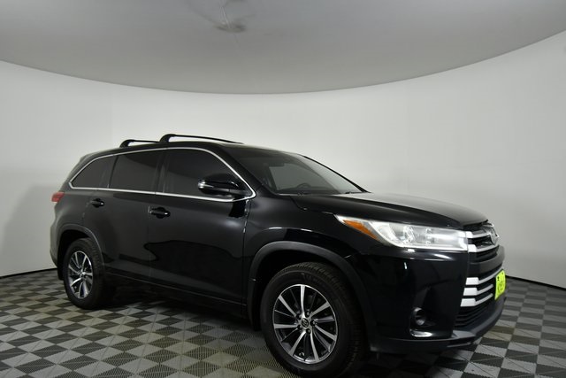 2017 Toyota Highlander LE photo 5