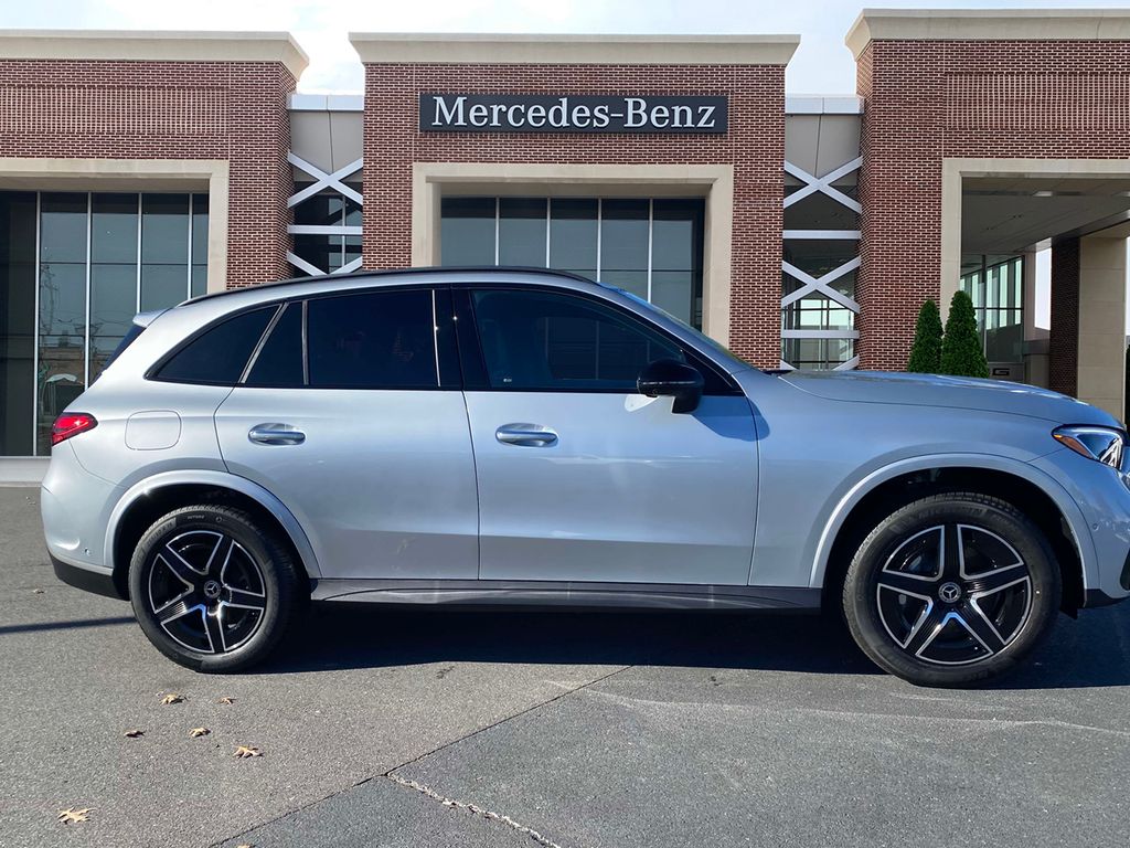 2025 Mercedes Benz GLC 300 4MATIC photo 4