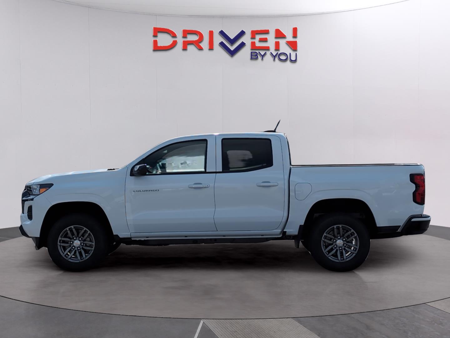 2025 Chevrolet Colorado Work Truck LT photo 2