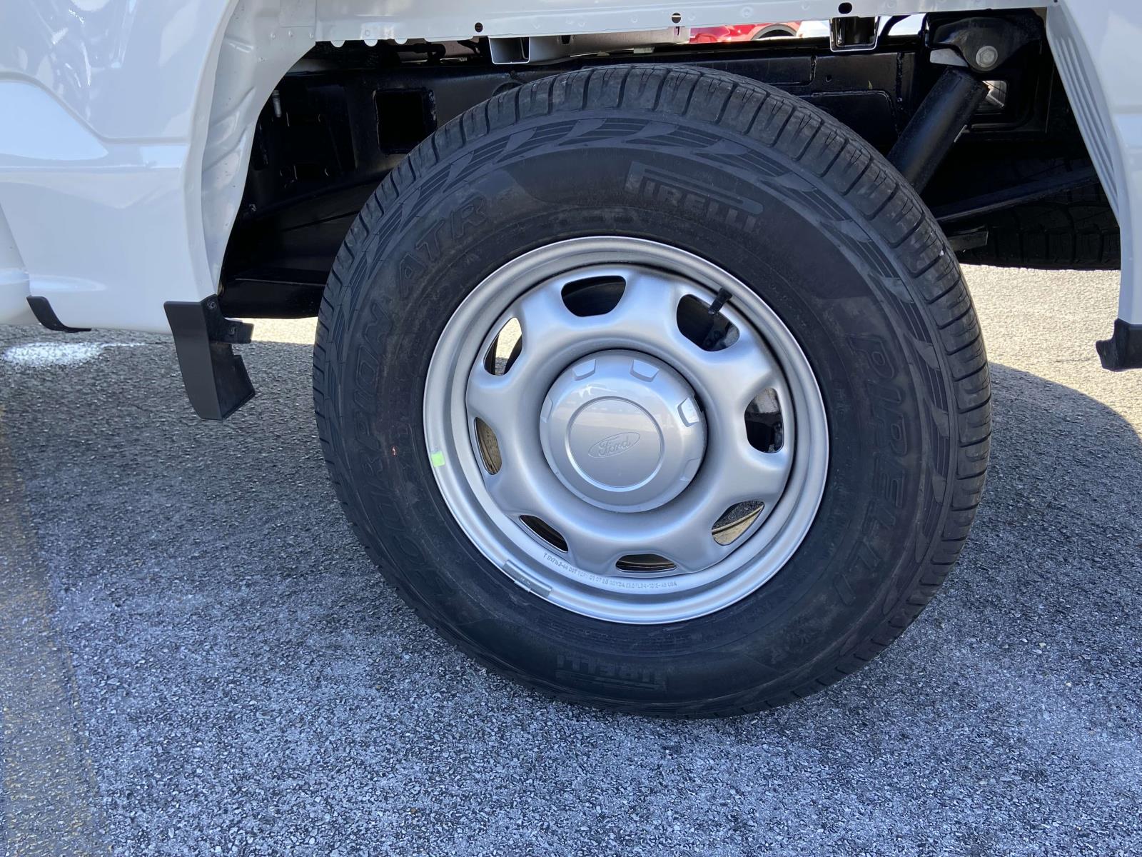 2025 Ford F-150 XL photo 4