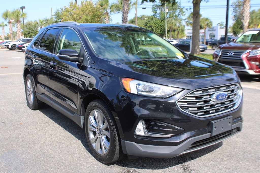 2019 Ford Edge Titanium photo 2