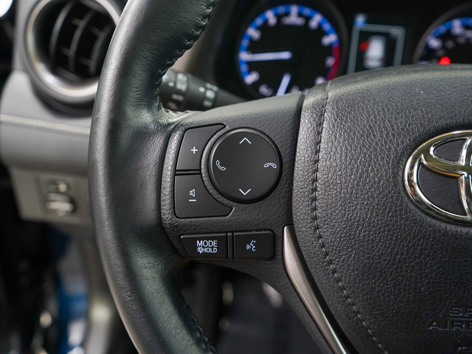 2017 Toyota RAV4 XLE photo 22