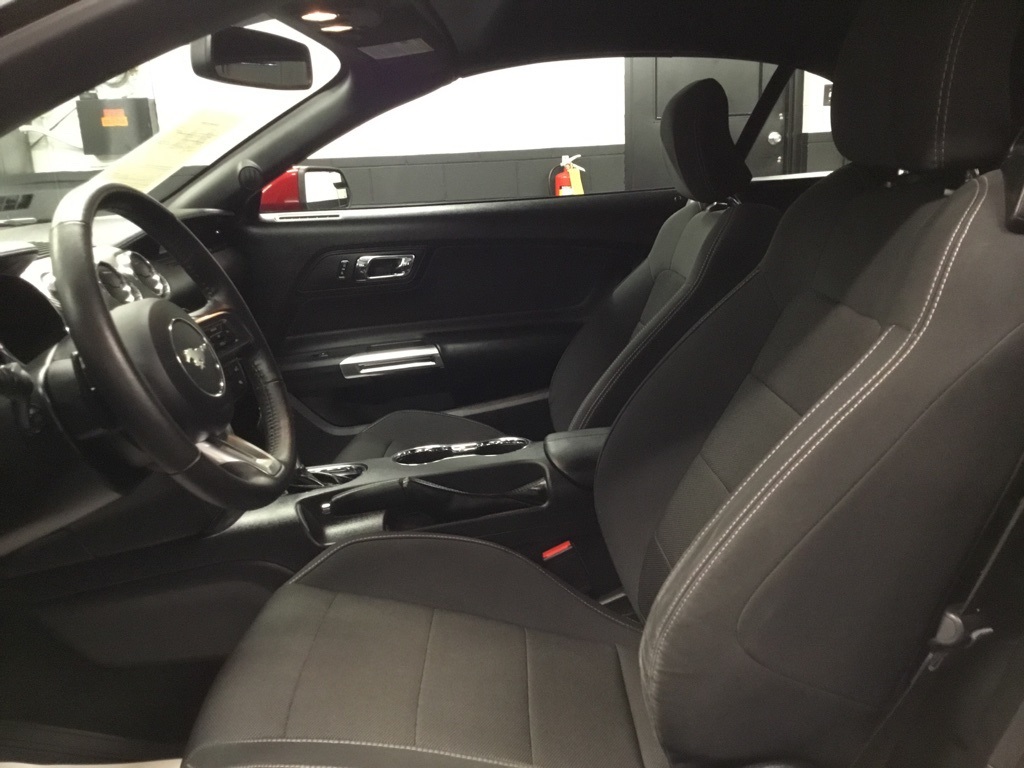 2016 Ford Mustang V6 Convertible photo 31