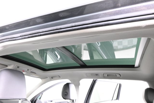 2018 Volkswagen Tiguan SEL photo 4