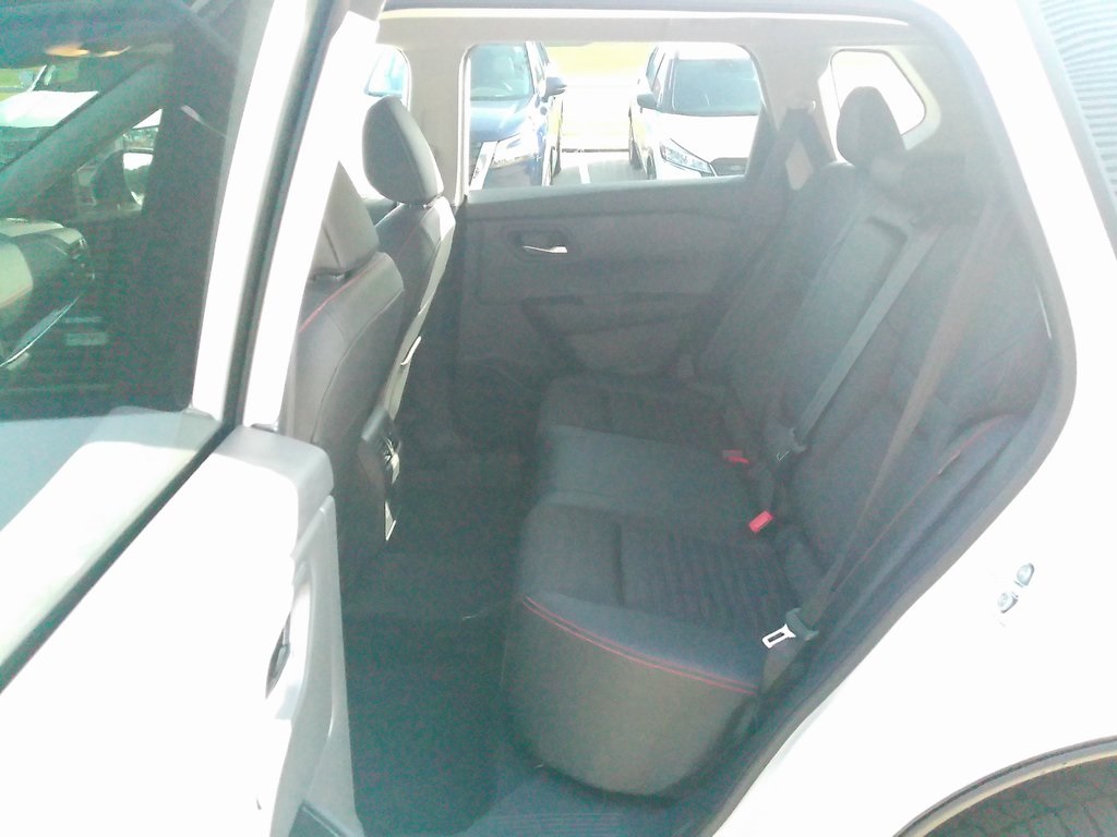 2026 Nissan Rogue SV photo 17