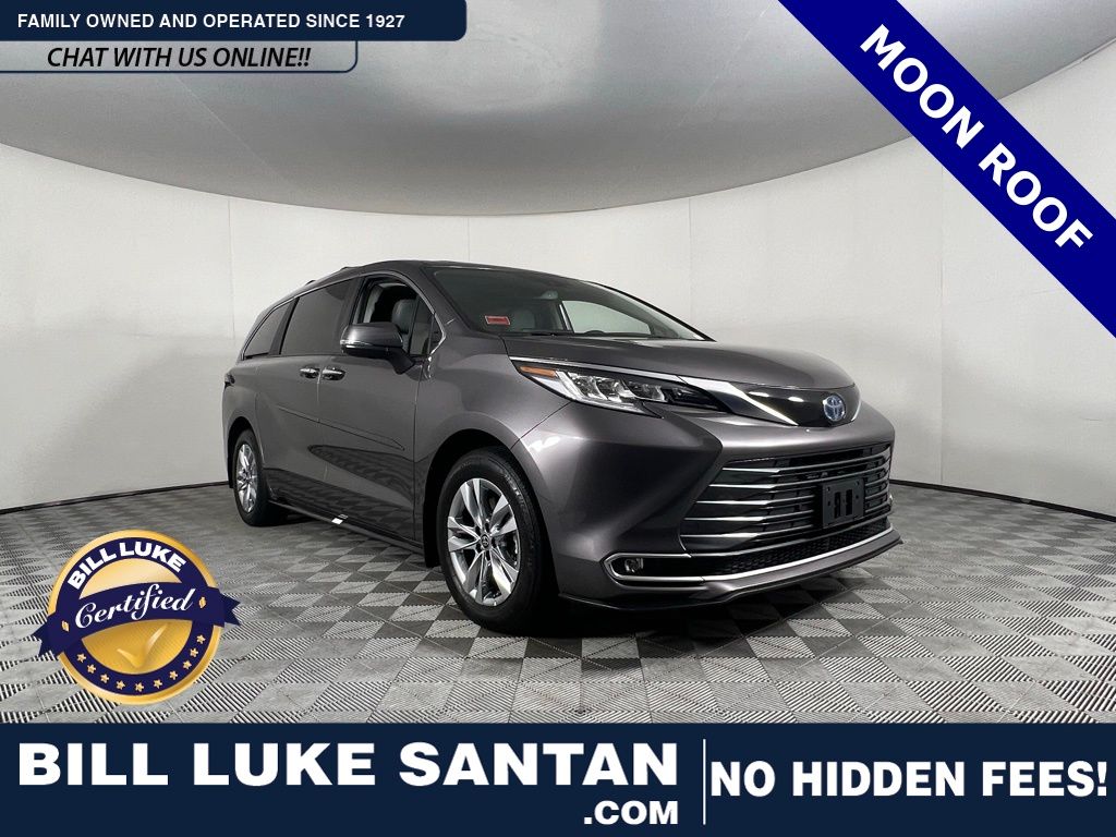 2023 Toyota Sienna Limited's photo