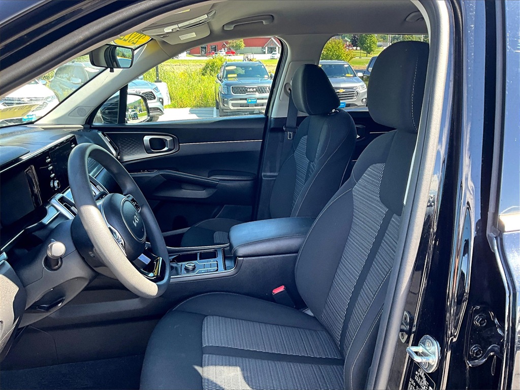 2022 Kia Sorento LX photo 10