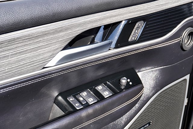 2023 Jeep Wagoneer L Series II photo 23