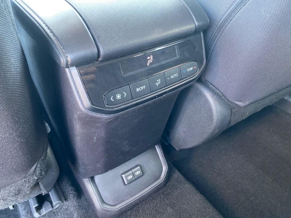 2024 Toyota Highlander XLE photo 24