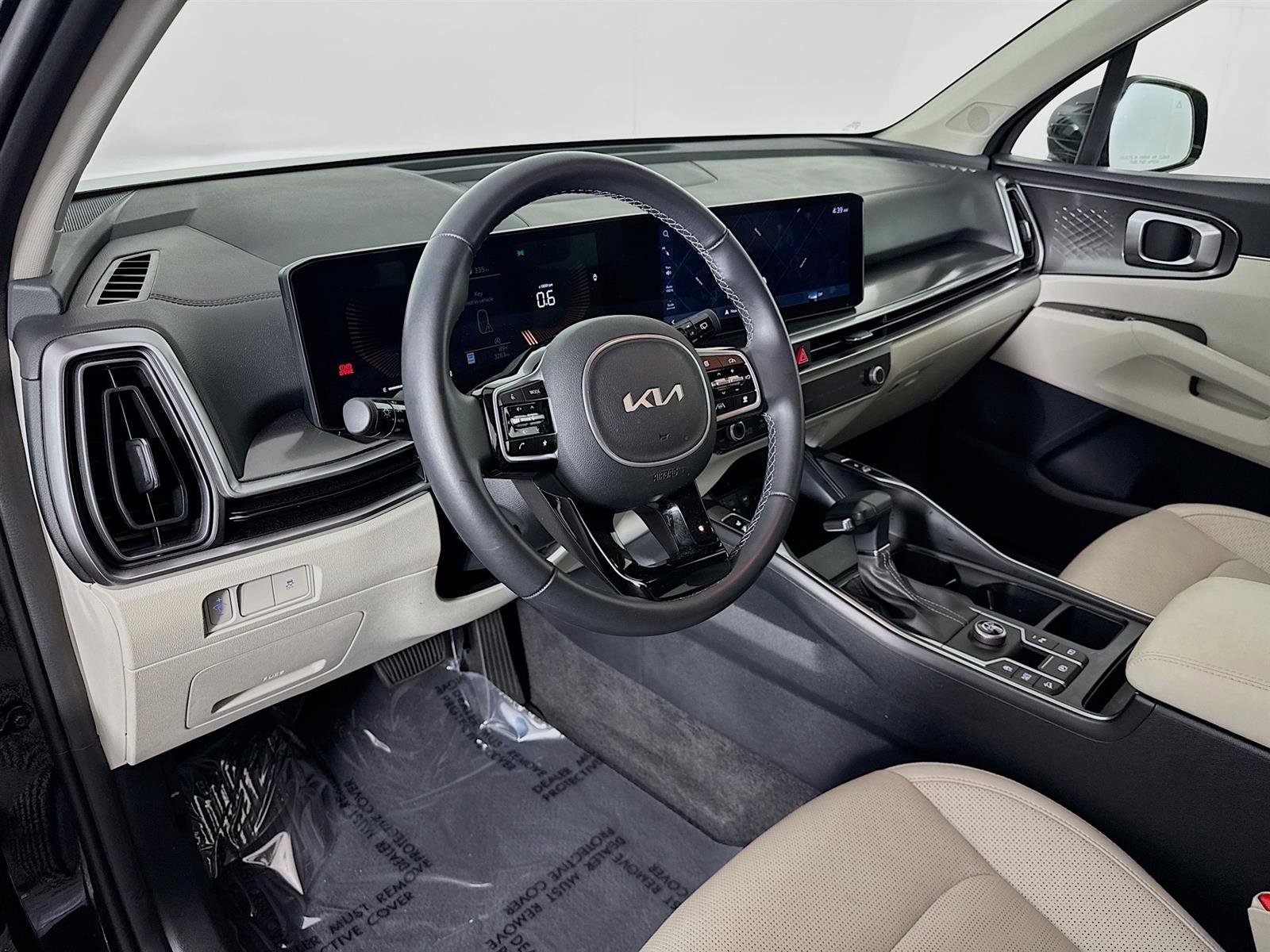 2025 Kia Sorento S photo 6