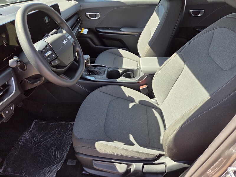 2025 Kia K4 LXS photo 6