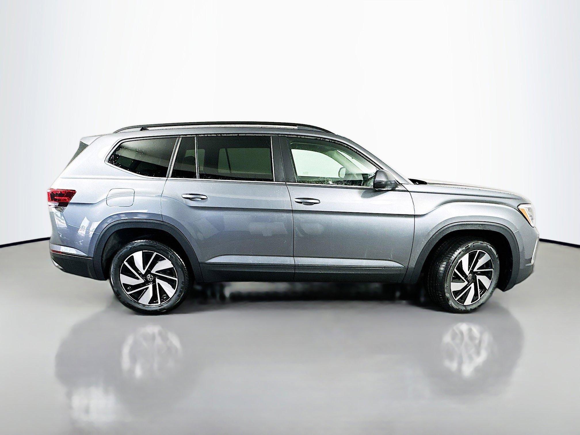 2025 Volkswagen Atlas SE Technology photo 8